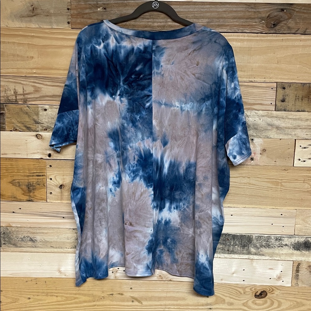 BomBom size 2X Buttery Soft Stretchy Oversized Blue Tie-Dye V-neck Blouse - Picture 5 of 5